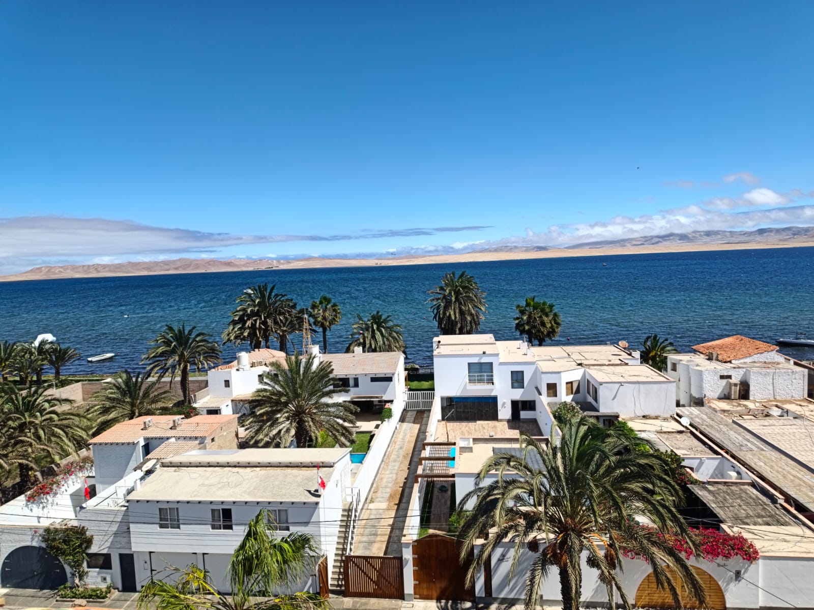 Vista a la bahía desde el edificio Bahía Solwara