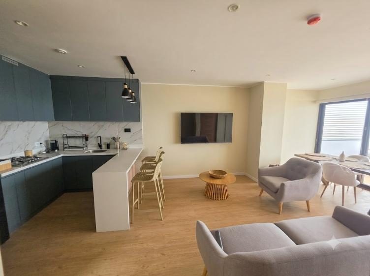 Cocina y sala del penthouse 602
