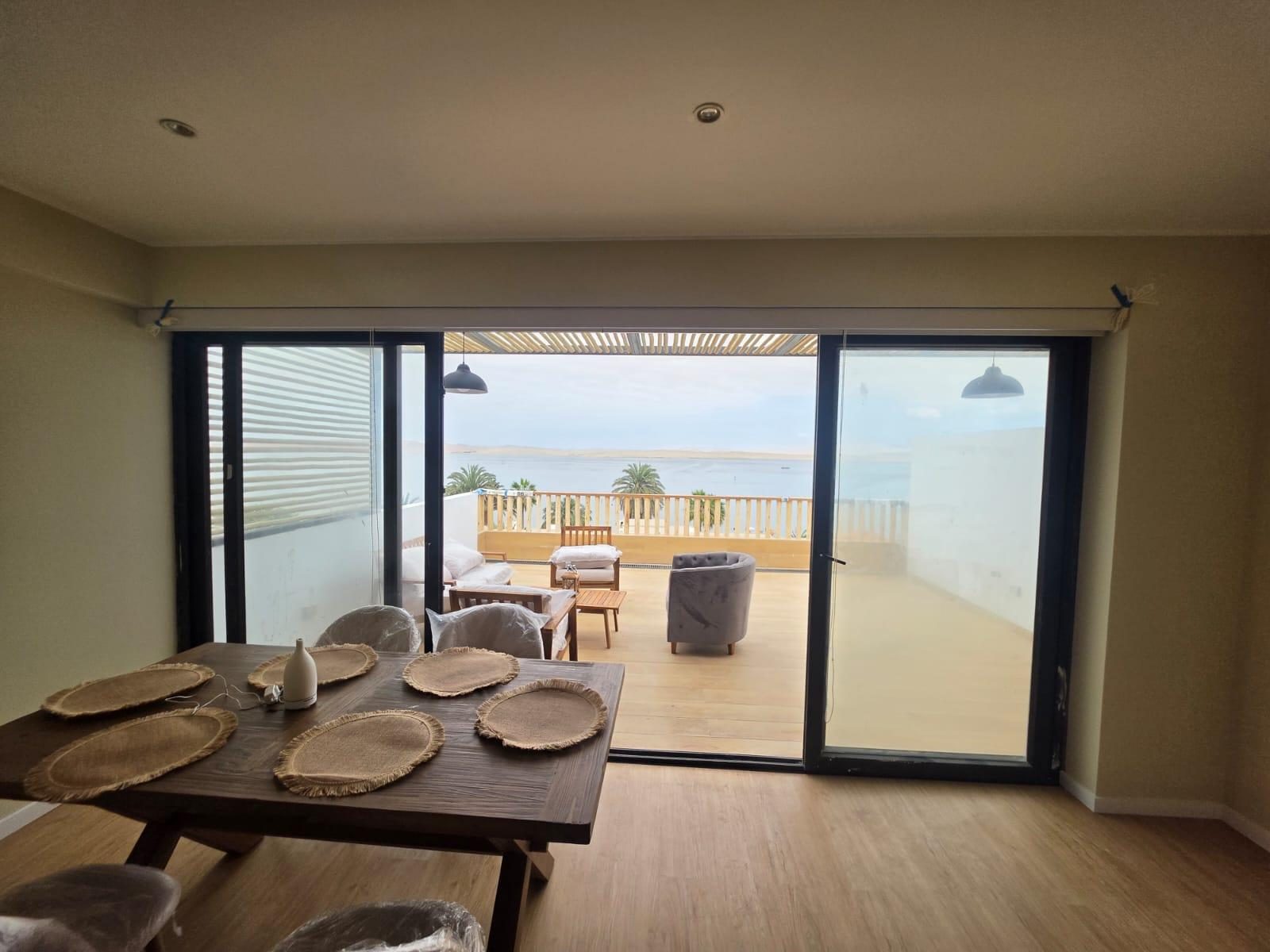Comedor y terraza Bahía Solwara Penthouse 602