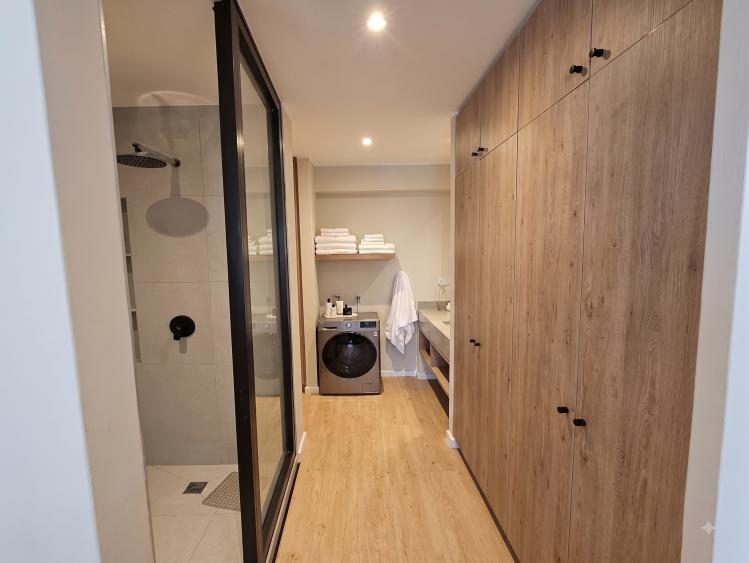 Área de baño y lavaseca equipada