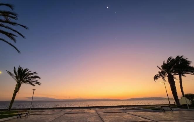 Atardecer en el malecón de Paracas