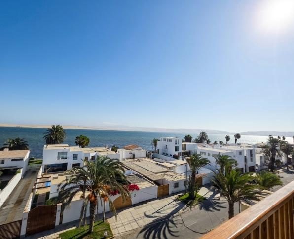 Vista panorámica del malecón de Paracas